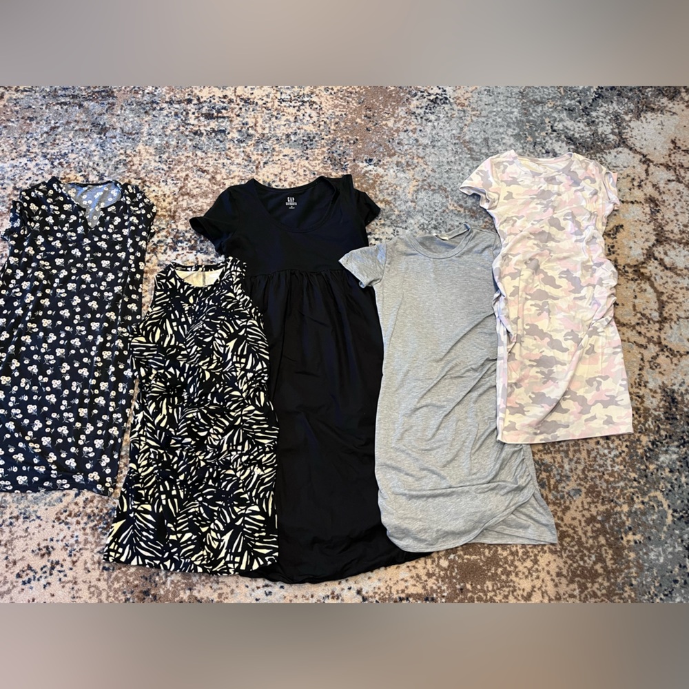 5 Maternity dresses - size medium